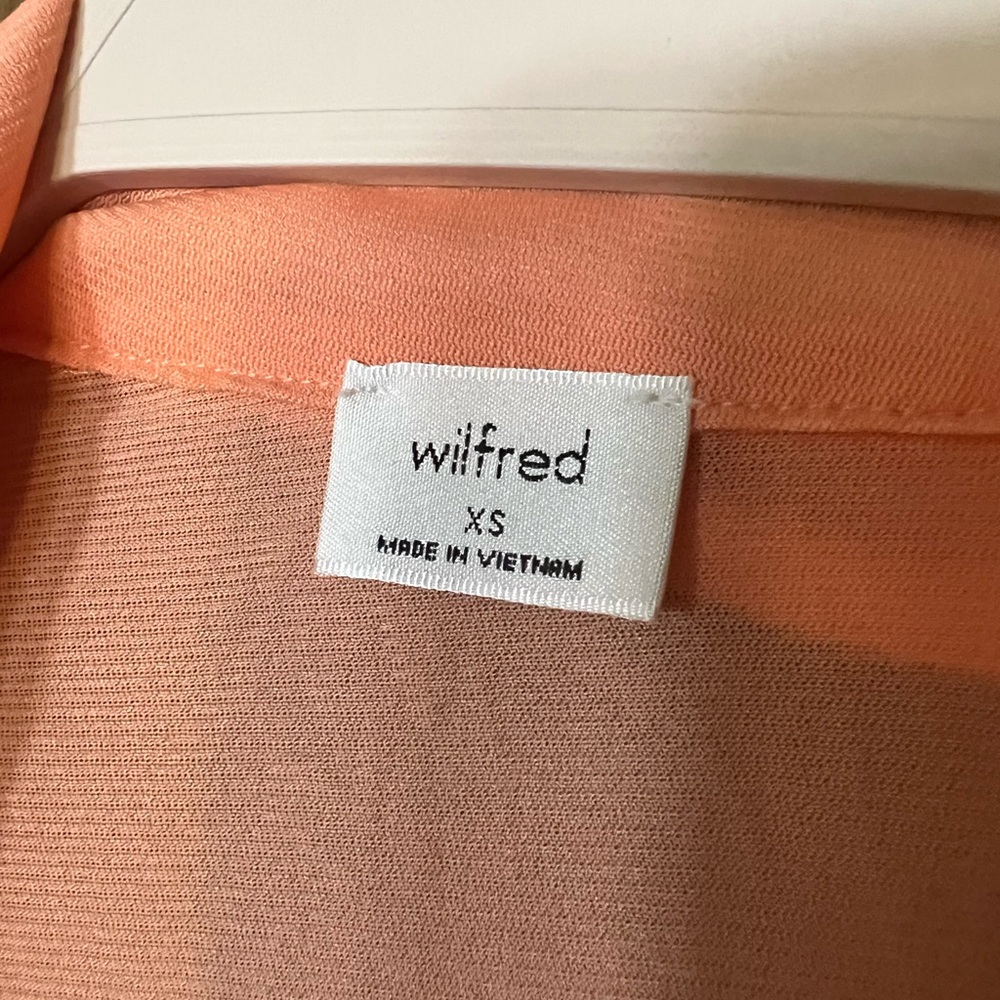 Wilfred Peach Fitted Crop Button Down Shirt - Picture 2 of 4